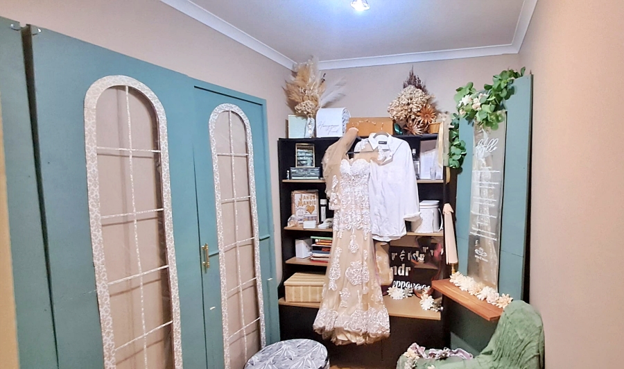 5 Bedroom Property for Sale in Reebok Western Cape